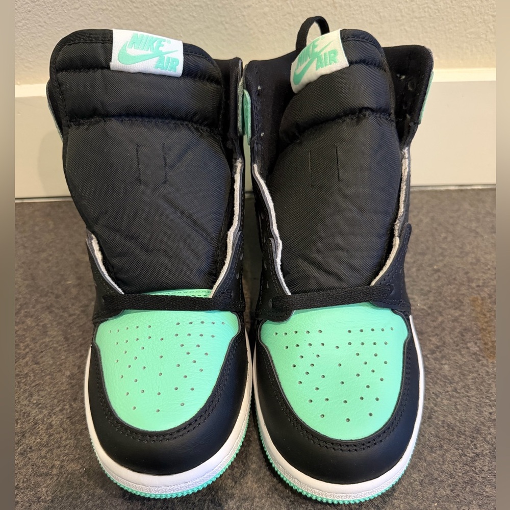 Air Jordan 1 Retro High OG 'Green Glow' - Picture 11 of 16